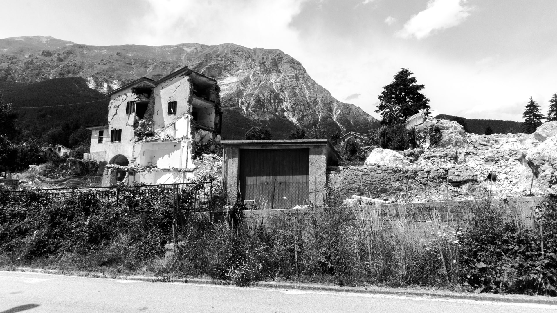 Casa distrutta terremoto